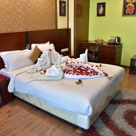 Hotel Ambassador Chocolate Inn Kalyani Exterior photo